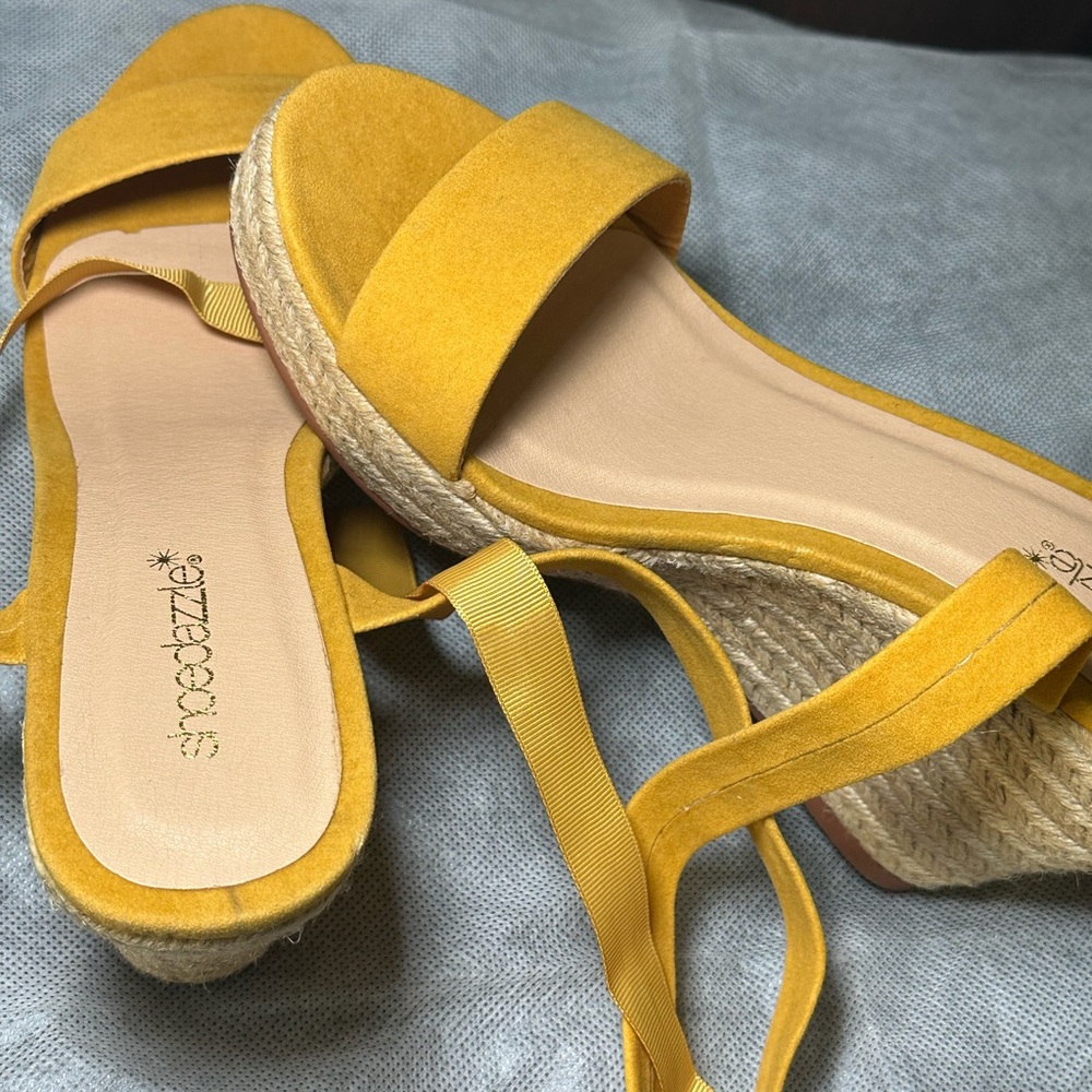 Shoe Dazzle Wedge Sandals